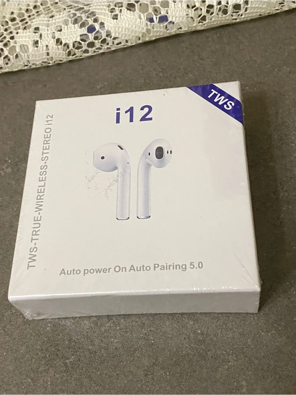 i12 True Wireless Earbuds - White